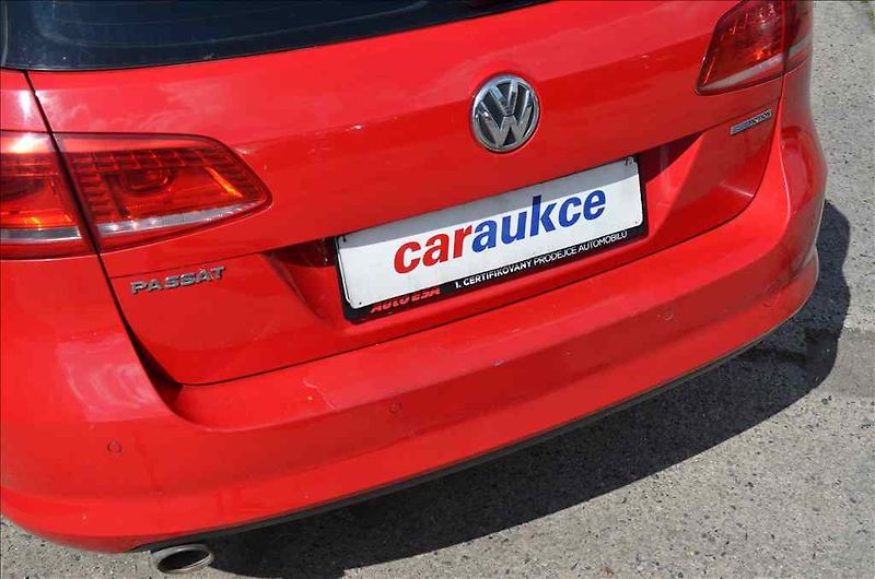 Volkswagen Passat (2012) VARIANT 1,6 TDI - fotka 11 z 24