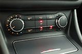 Mercedes-Benz GLA (2017) 180, Automat, Kůže, Navi - náhled 17