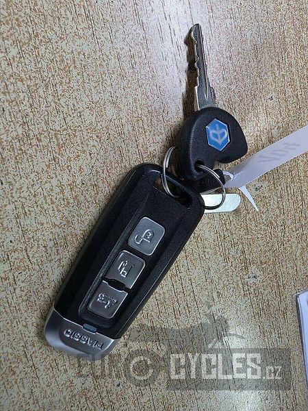 Piaggio MP3 530 Exclusive (2024) - fotka 20 z 20