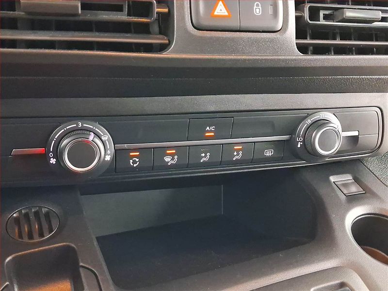 Opel Combo (2022) Electric 50kWh, SoH 100% - fotka 18 z 19