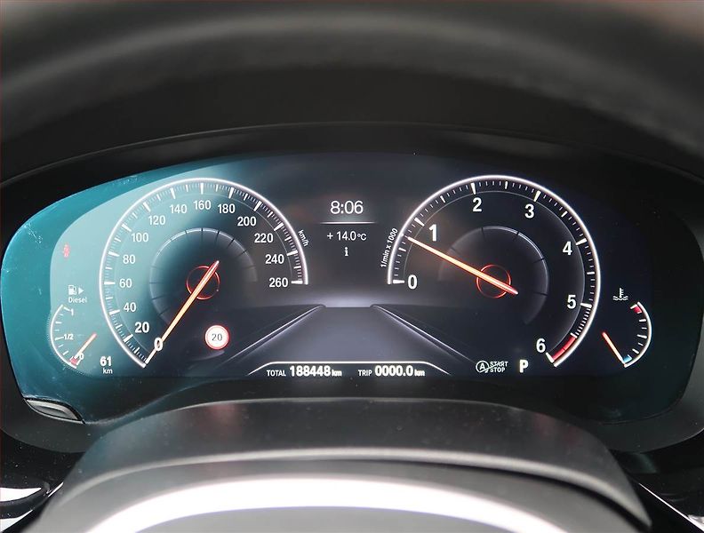 BMW Řada 5 (2019) Sport Line 530d xDrive - fotka 11 z 26