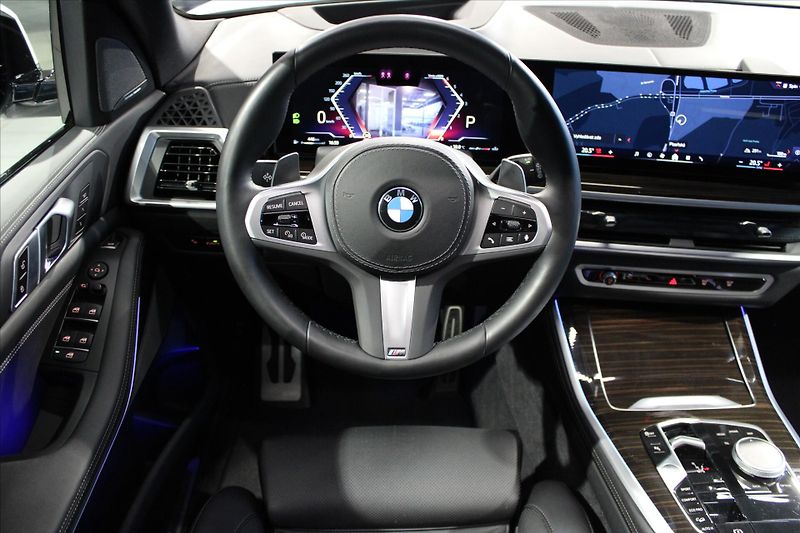 BMW X5 xDrive30d M Sport DAProf/NezTo - fotka 14 z 35