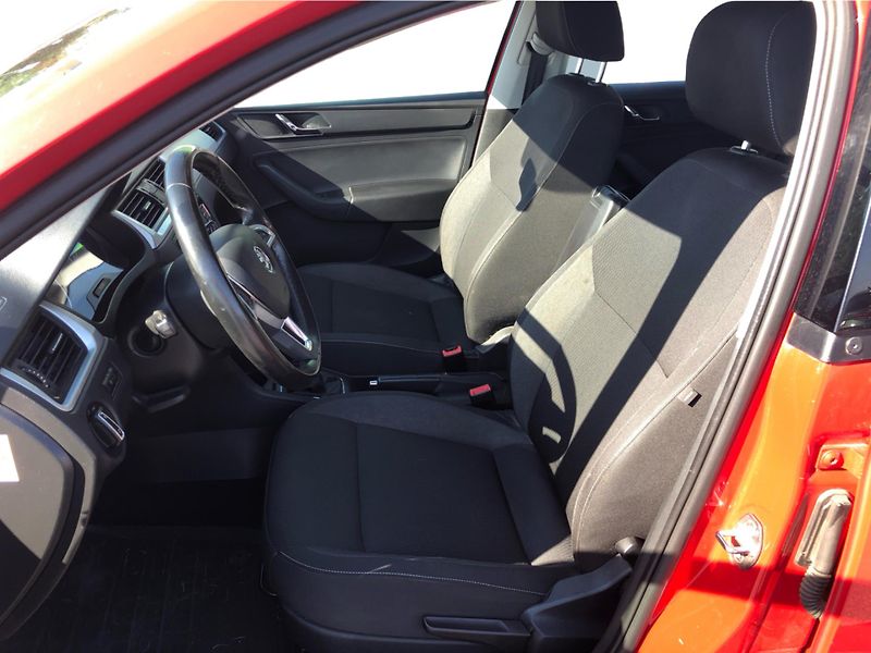 Škoda Rapid Ambition 1.2 TSI /66kW - fotka 11 z 27