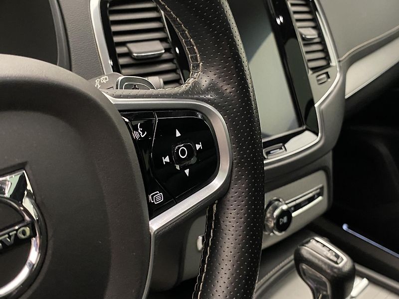 Volvo XC90 D5 AWD R-DESIGN AUT CZ - fotka 20 z 47