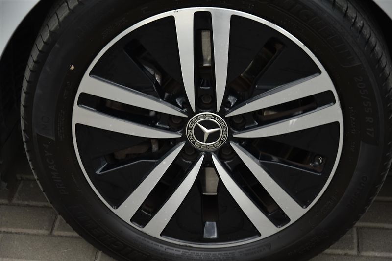 Mercedes-Benz Třídy A 250i 165kW NAVI PANORAMA ČR - fotka 9 z 28