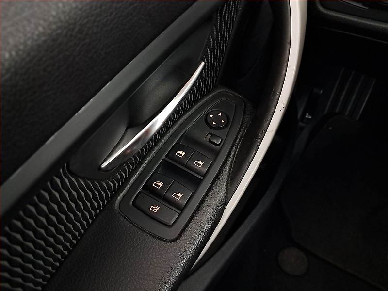 BMW Řada 3 (2014) 318 d, Automat, Navi - fotka 23 z 25