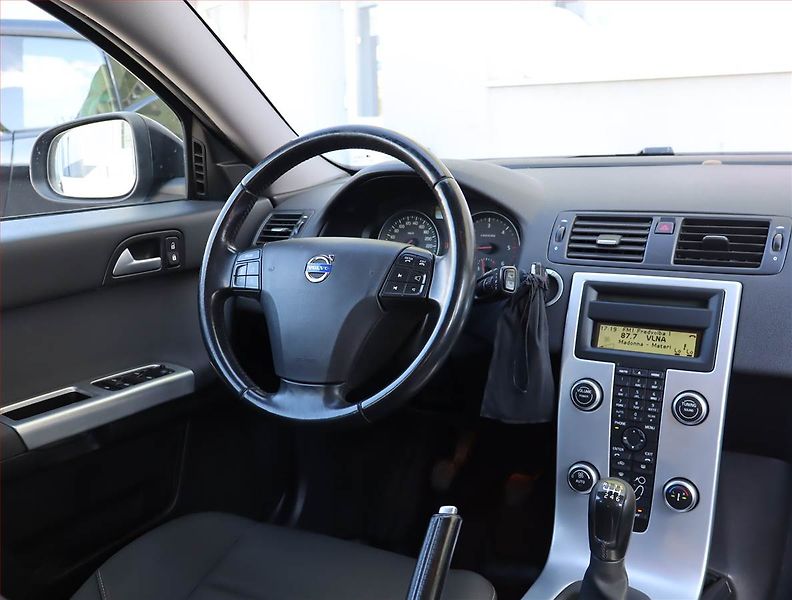 Volvo V50 (2011) D2, Tempomat, Park. senzory - fotka 7 z 16