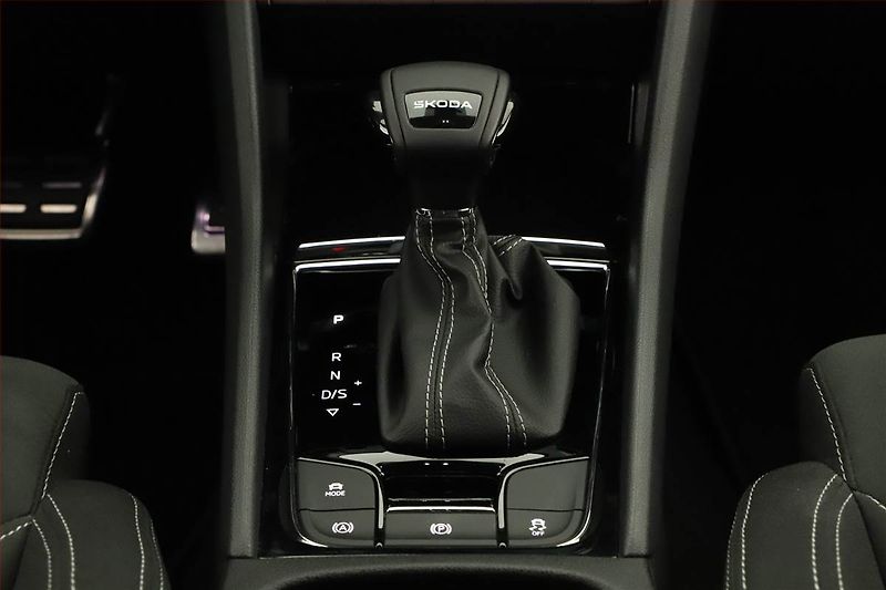 Škoda Karoq (2025) 1.5 TSI, SPORTLINE, AUTOMAT - fotka 14 z 17