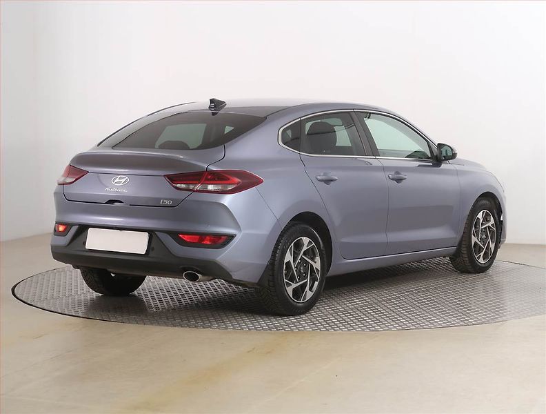 Hyundai i30 (2024) Family 1.5 T-GDI MHEV - fotka 5 z 19