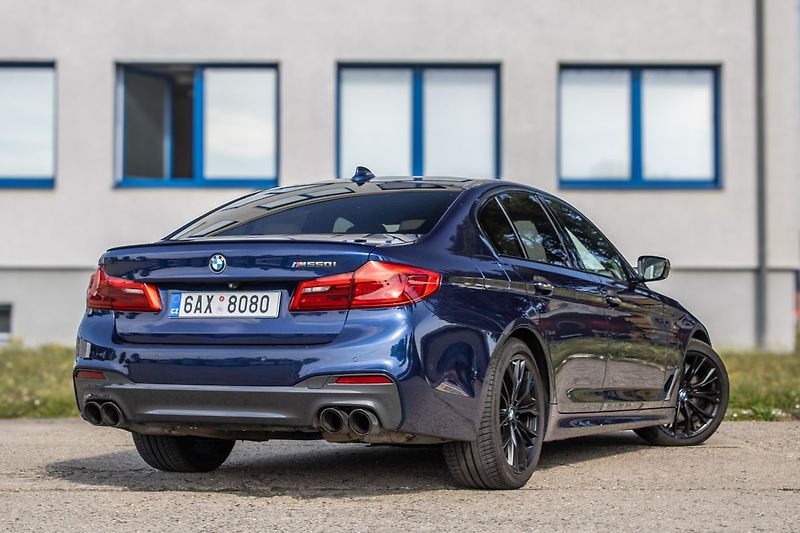 BMW Řada 5 - fotka 5 z 28