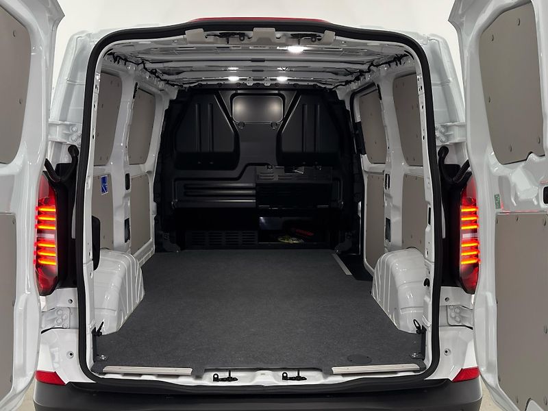 Volkswagen Transporter (2025) 83 kWh - fotka 10 z 27