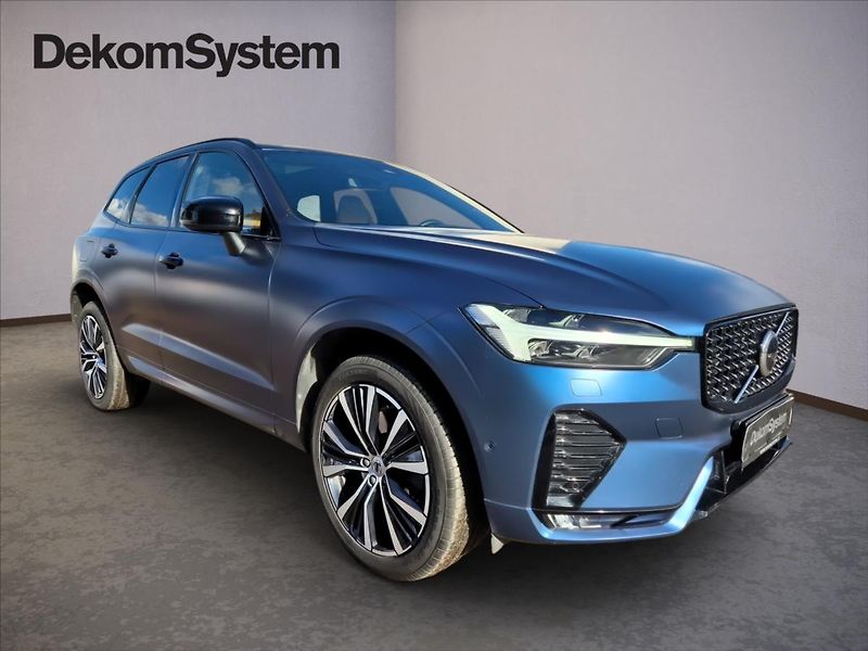 Volvo XC60 2,0 B5 AWD Ultimate Dark Vzduc - fotka 2 z 19