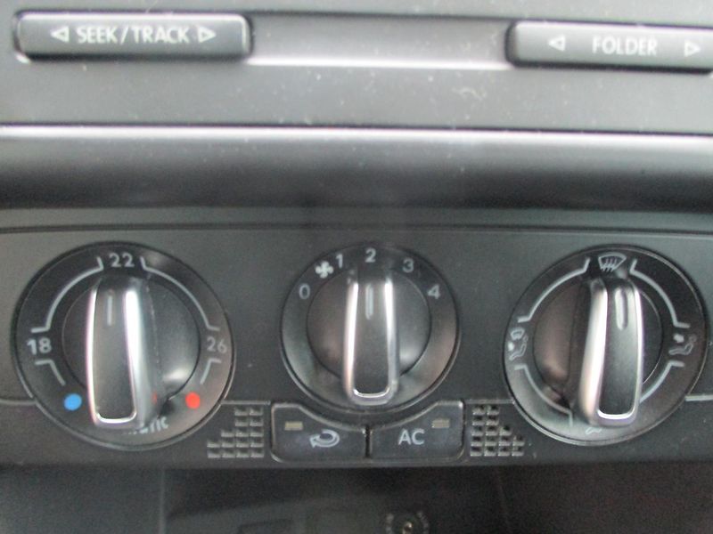 Volkswagen Polo 1.2 TSi KLIMA - fotka 23 z 32