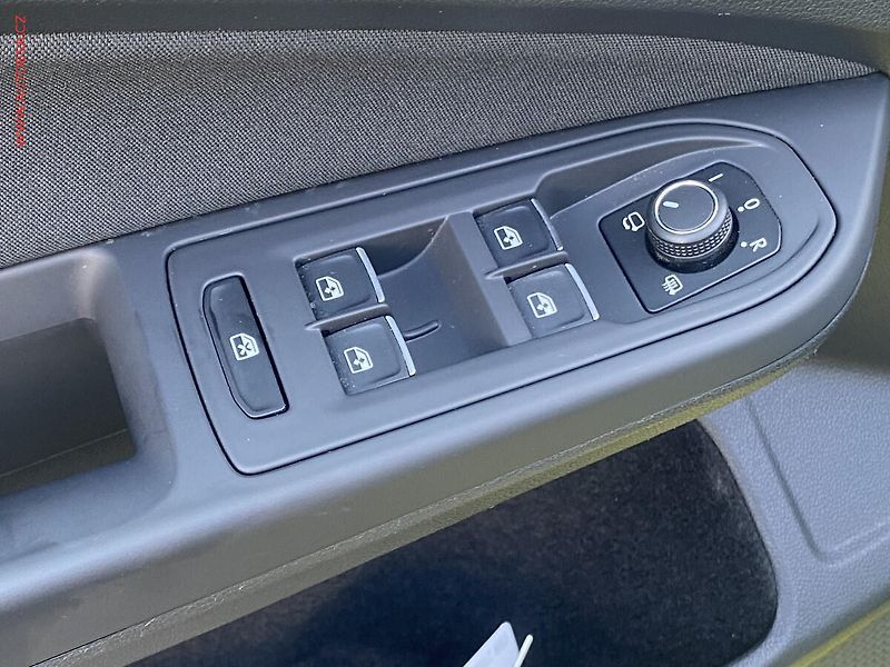 Volkswagen Golf (2021) 1.5 TSi, ČR, DSG, LED - fotka 11 z 20