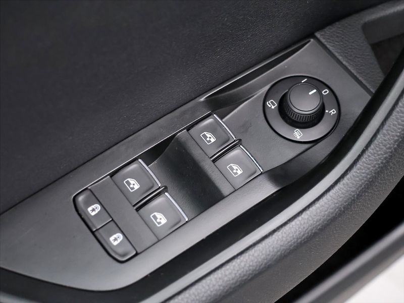 Škoda Superb 2,0 TDI 110kW CZ Style DSG - fotka 15 z 41