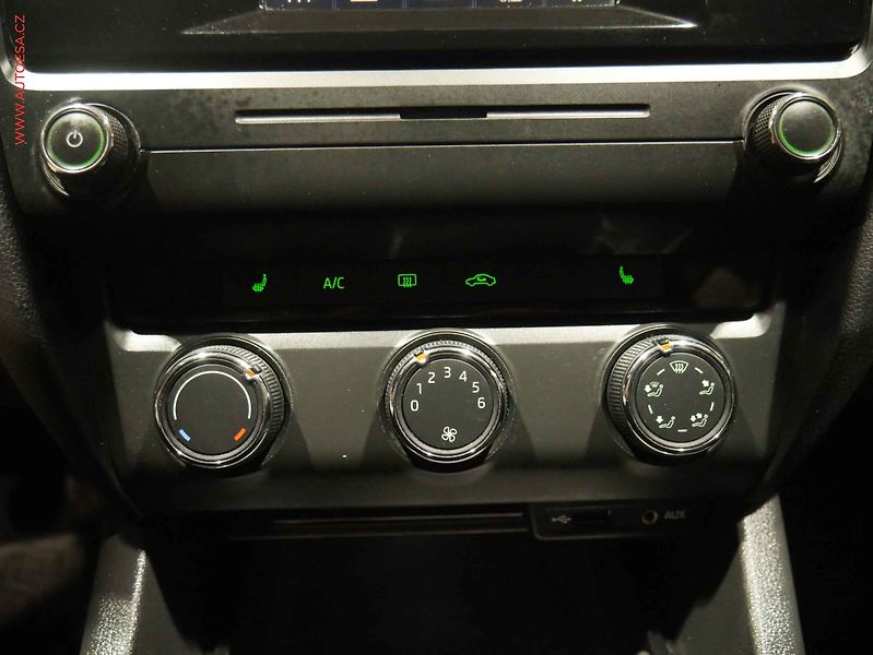 Škoda Octavia (2016) 1.6 TDI, 2.maj,ČR, AC - fotka 15 z 17