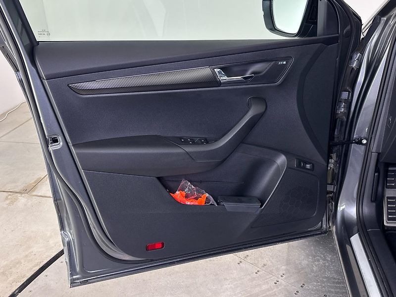 Škoda Karoq Sportline 4x4 DSG, nez. topení - fotka 13 z 30
