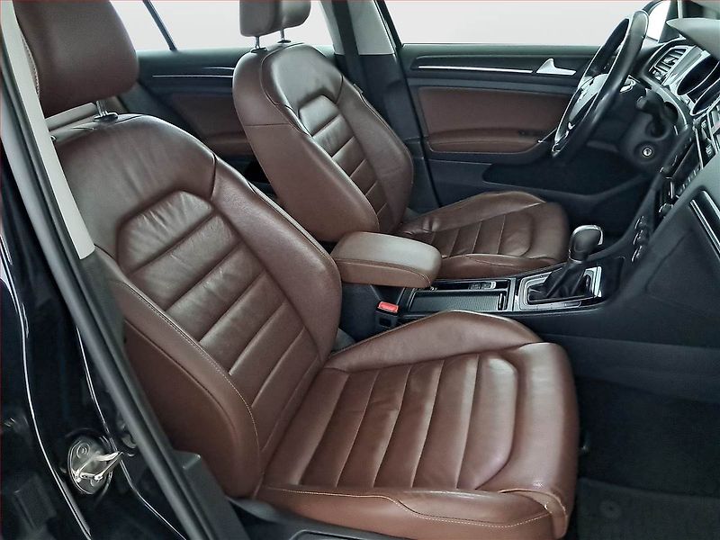 Volkswagen Golf (2014) 2.0 TDI, Automat, Serv.kniha - fotka 9 z 17