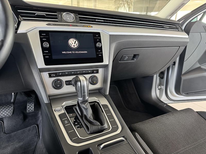 Volkswagen Passat 2,0TDI DSG 140kW*Masáž*Kam*Taž - fotka 20 z 37