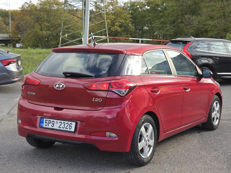 Hyundai i20 1,2i  lze i na splátky všem! - fotka 4 z 11