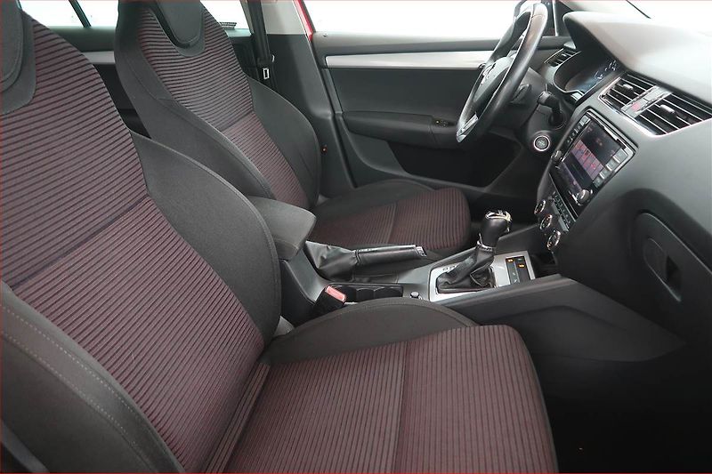 Škoda Octavia (2015) 2.0 TDI, Automat, Navi - fotka 9 z 20