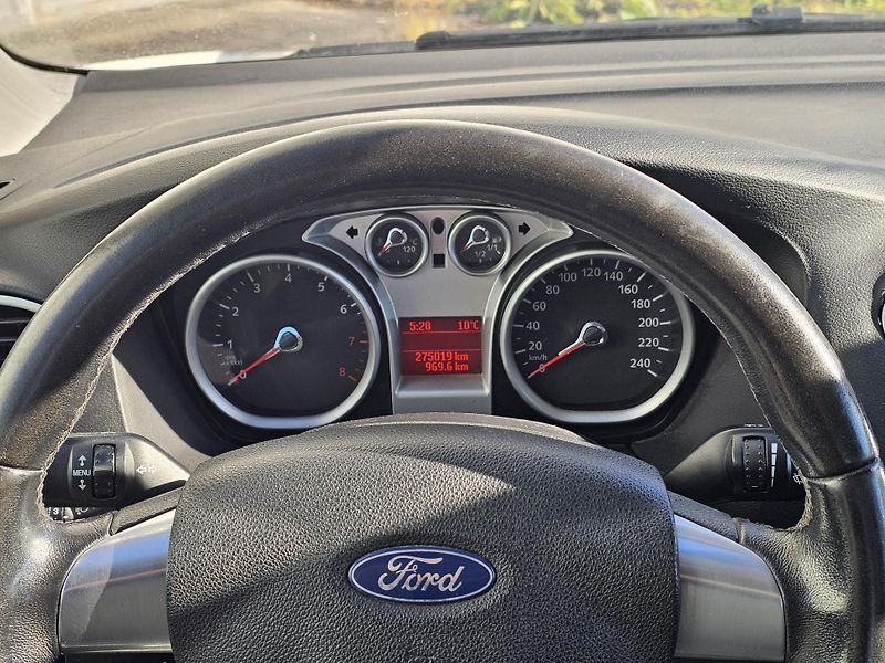 Ford Focus (2011) 1.6i, KLIMA - fotka 14 z 19