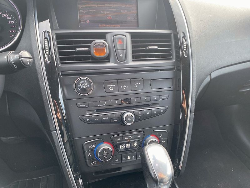 Renault Latitude (2012) 3.0dci V6, Initiale Paris - fotka 15 z 17