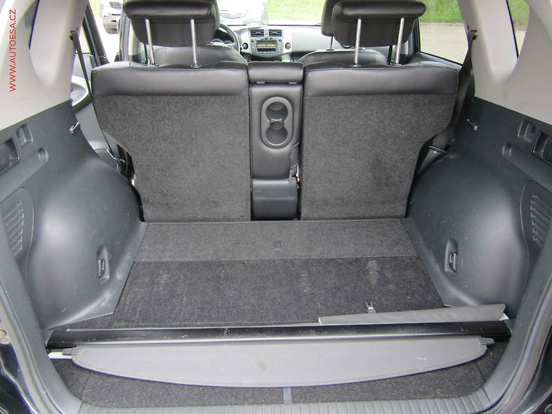 Toyota RAV4 (2011) 2.2D-CAT 4x4, AC - fotka 8 z 14