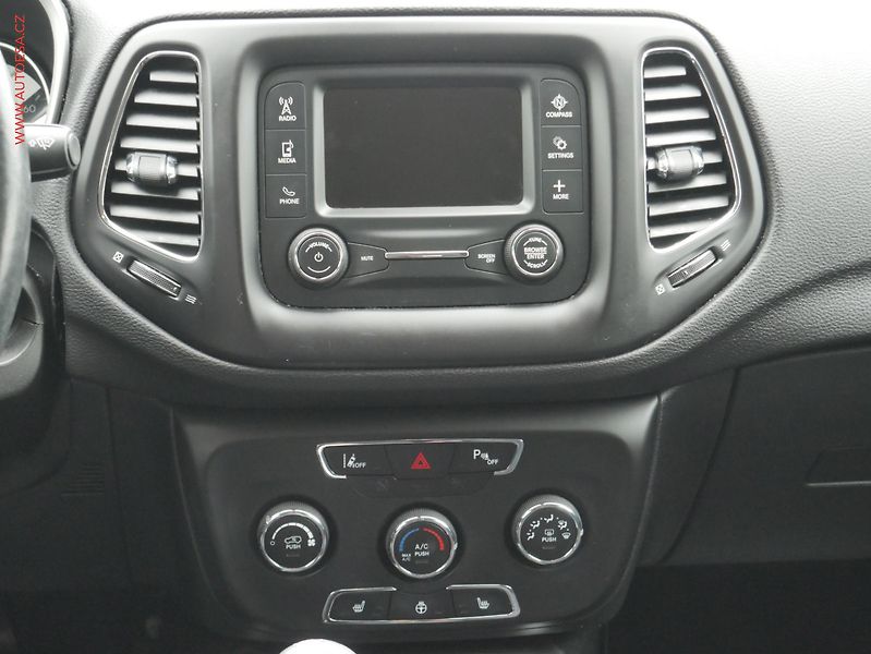 Jeep Compass (2018) 1.6 M-Jet, ČR, Longitude - fotka 11 z 21
