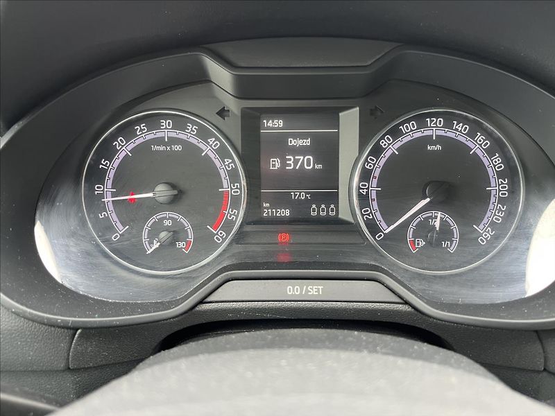 Škoda Octavia 1,6 TDi KLIMA TAŽNÉ SERVIS - fotka 21 z 34
