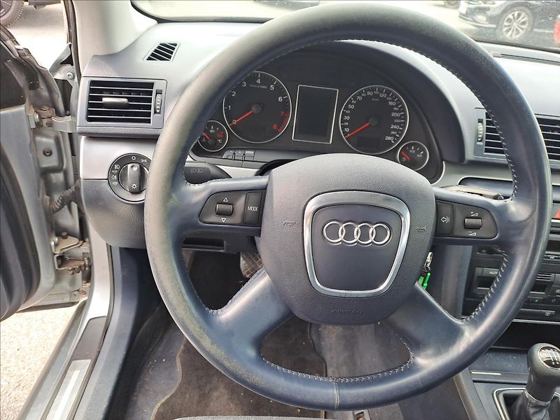 Audi A4 Avant 2,0 i QUATTRO - fotka 11 z 13