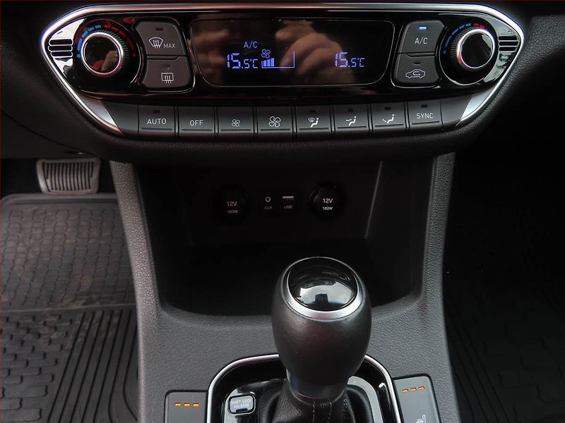 Hyundai i30 (2020) Family 1.4 T-GDI, Automat - fotka 16 z 21