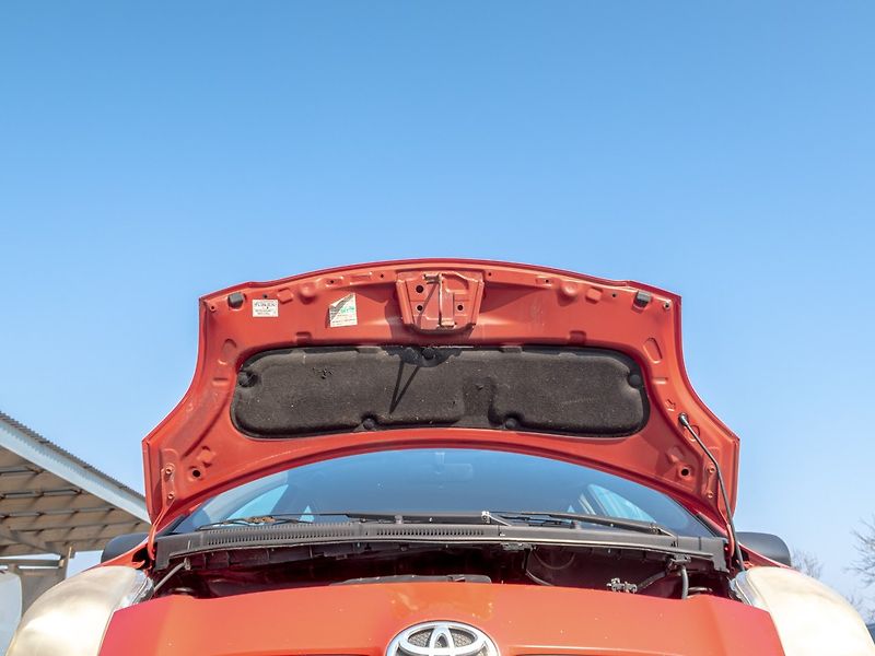 Toyota Yaris (2008) ČR 1.0i 51KW AC – 2x PNEU - fotka 28 z 34