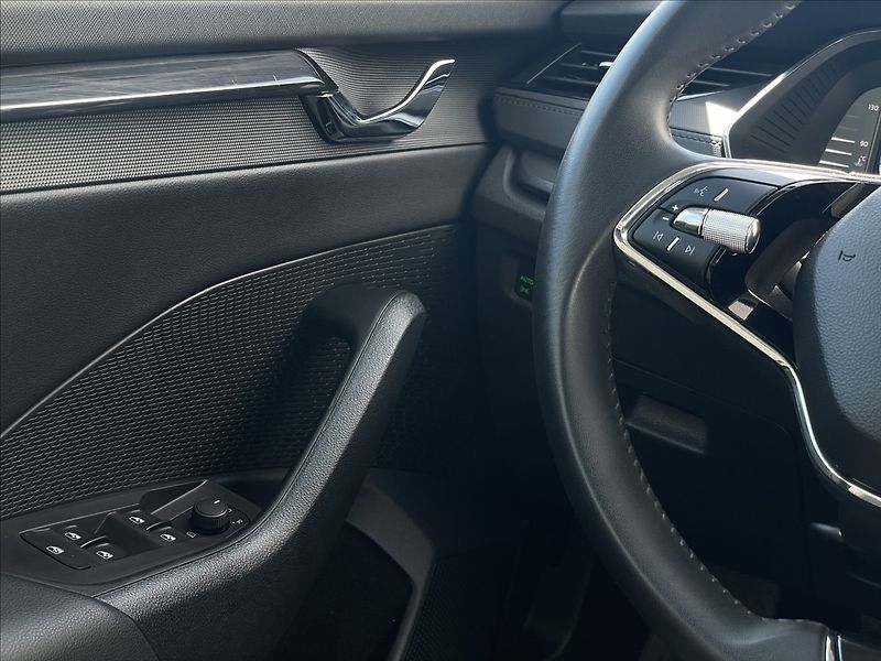 Škoda Octavia 2,0 TDI Combi Ambtion Plus LED - fotka 15 z 24
