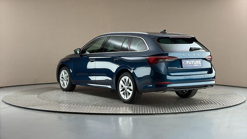 Škoda Octavia 2.0 TDI DSG Style Combi - fotka 2 z 25