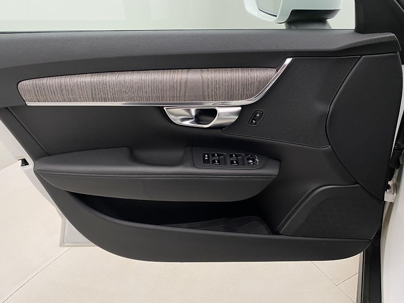 Volvo V90 CC B4 AWD PLUS AUT - fotka 7 z 56
