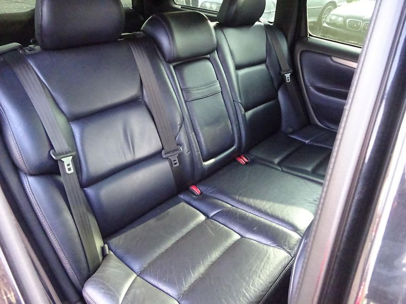 Volvo V70 2.5T 220kW R AWD AUTOMAT - fotka 11 z 32