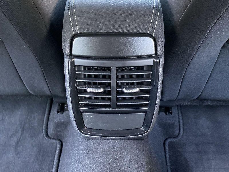 Škoda Kamiq (2021) 1.0 TSI Ambition - fotka 25 z 33
