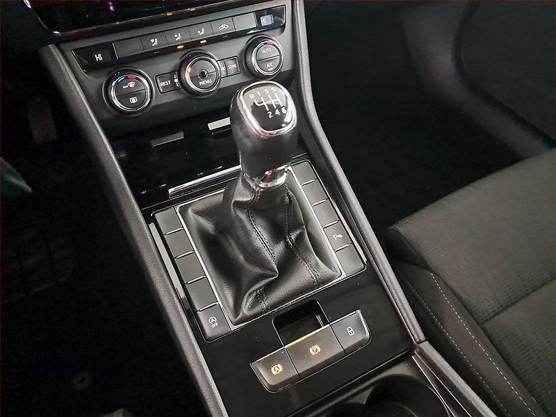 Škoda Superb (2015) 2.0 TDI, Navi, Bi-Xenony - fotka 13 z 19