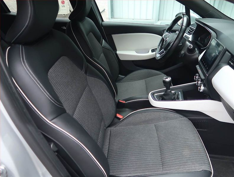 Renault Clio (2020) Intens 1.0 TCe, ČR,1.maj - fotka 9 z 16
