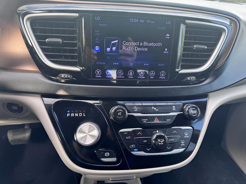 Chrysler Pacifica (2017) 3,6 RU Touring L 8 míst 2017 - fotka 17 z 20