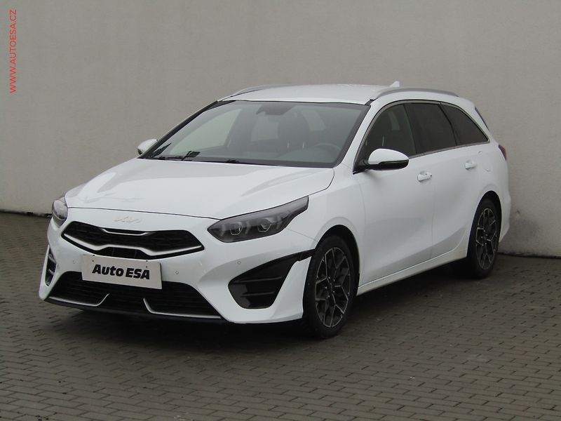 Kia Ceed (2022) 1.5 T-GDi, ČR, GT Line, AT - fotka 3 z 22