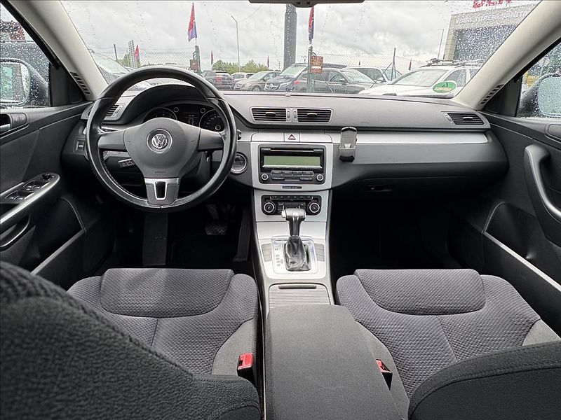 Volkswagen Passat 1,4 TSi 90kW DSG,Výhřev,Tažné - fotka 9 z 28