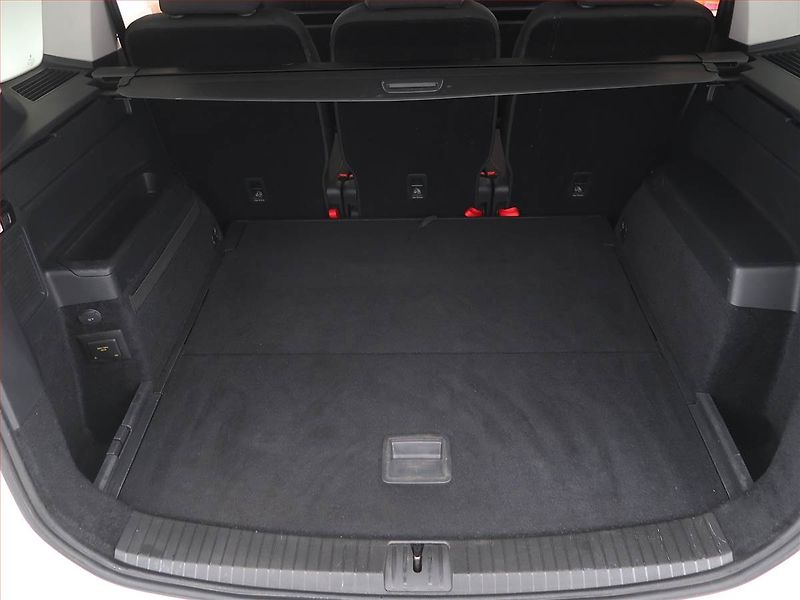 Volkswagen Touran (2023) 2.0 TDI - fotka 12 z 12