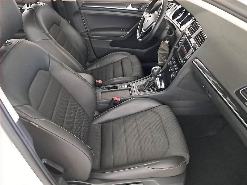 Volkswagen Golf (2015) Comfortline 2.0 TDI, Automat - fotka 9 z 22