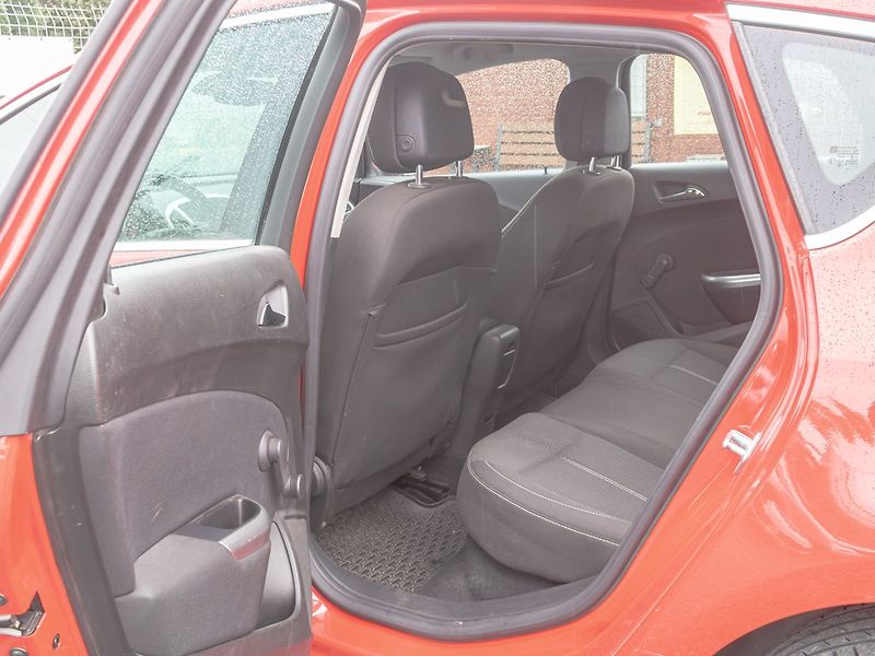 Opel Astra (2010) 1.7D 81KW – 2x KOLA - fotka 31 z 44