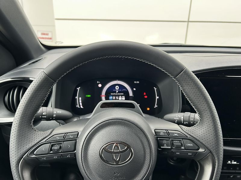 Toyota Aygo X GR SPORT 1,5 HEV AT - fotka 6 z 14