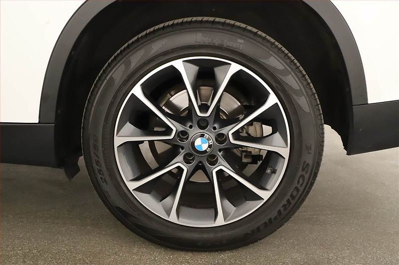 BMW X5 (2015) xDrive30d - fotka 12 z 21