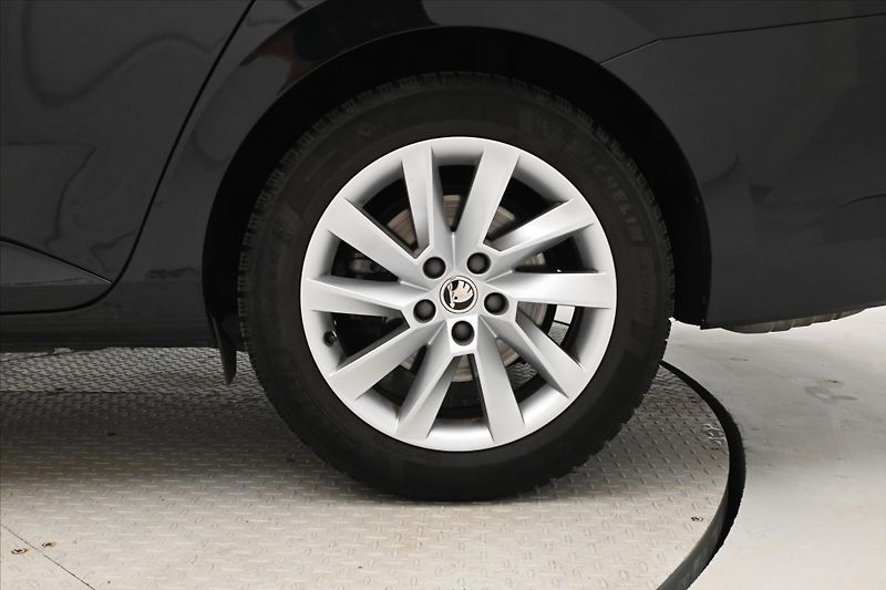Škoda Superb 1,5 TSI 110 kW DSG Business Zá - fotka 32 z 32