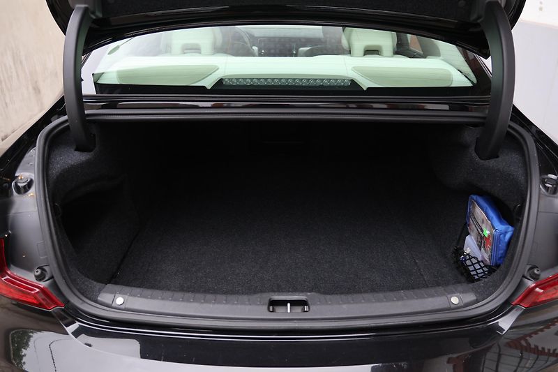 Volvo S90 (2017) D5 AWD Inscription - fotka 21 z 24